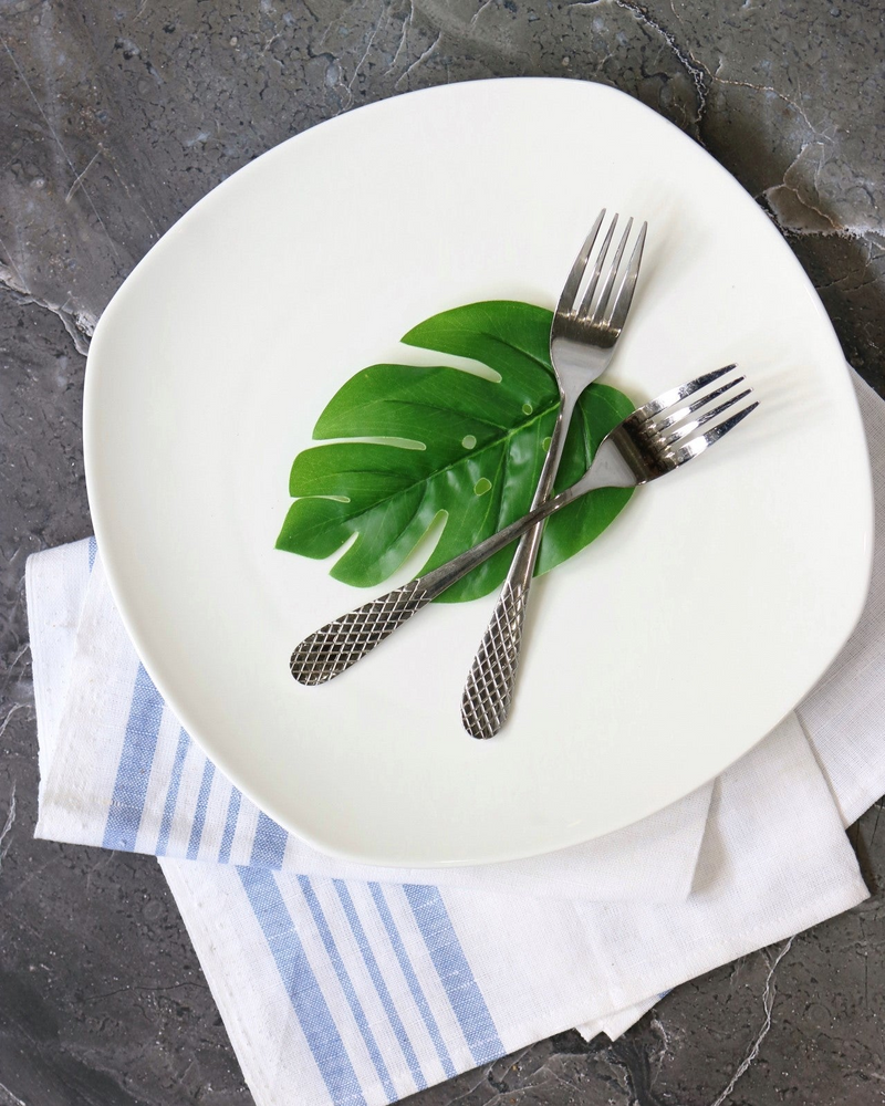 White Dinner Plate 9.75" X 9.75 | 24.5 X 24.5 Cм