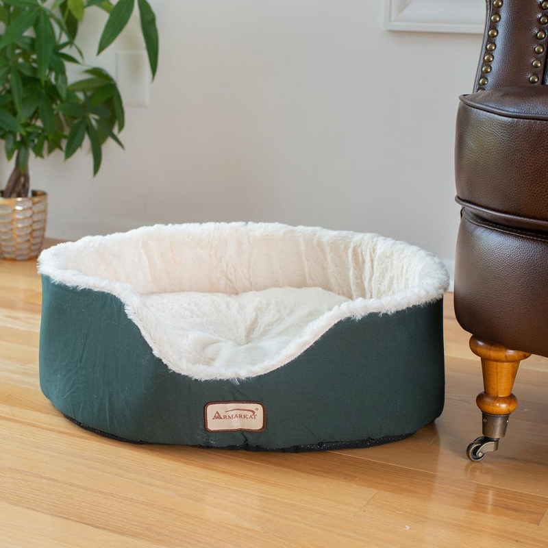 Laurel Green/Ivory Plush Small Pet Bed