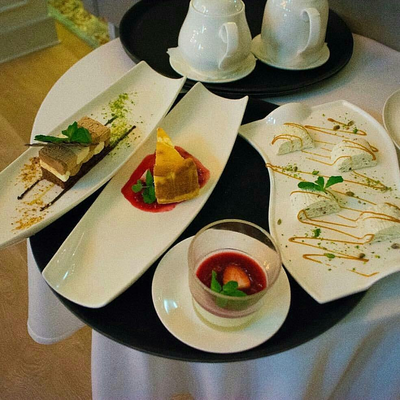 Flat Porcelain White Dish With Handles 12" | 31 Cm