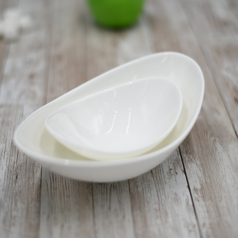 White Sauce Dish 8" X 4.7'' X 2.5'' |